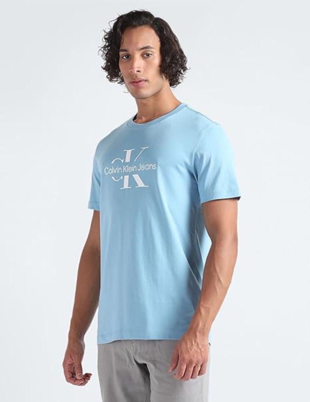Camiseta azul con logo disrupted de Calvin Klein