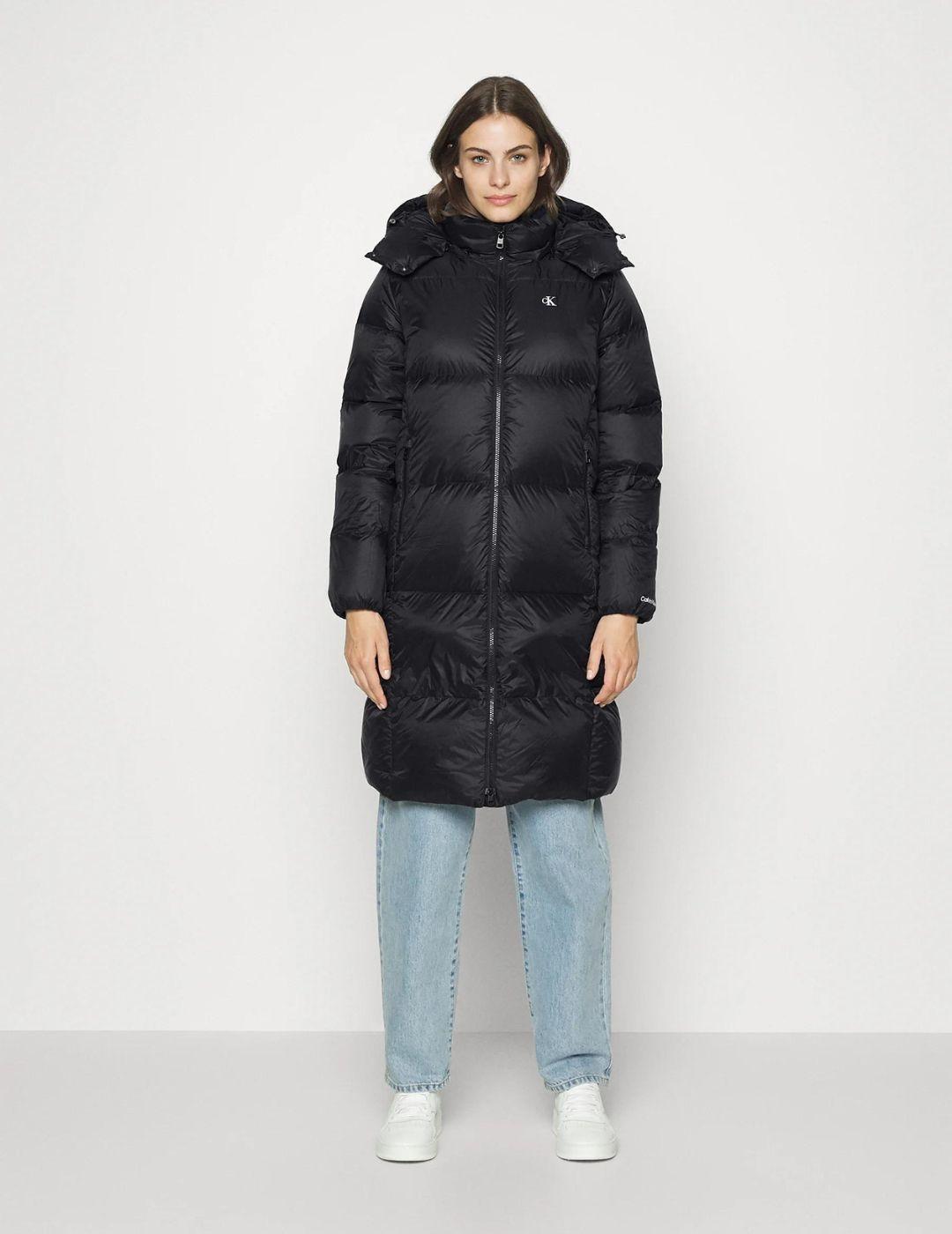Abrigo negro largo de plumas Calvin Klein